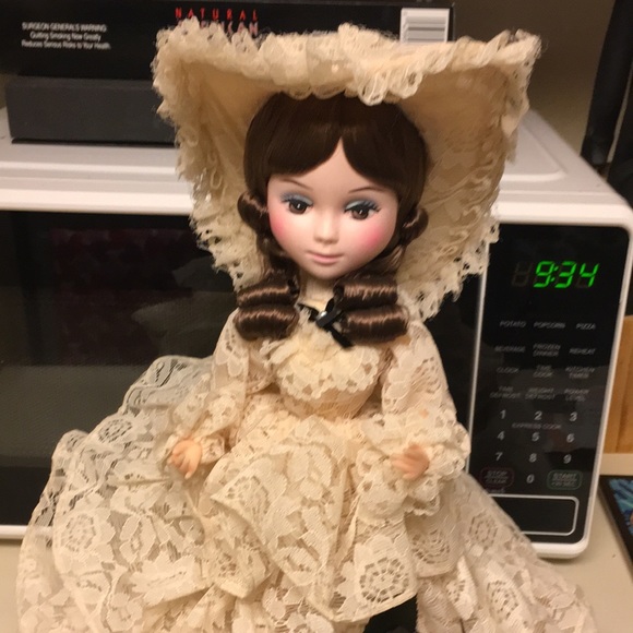 Doll that also plays music - Picture 2 of 3